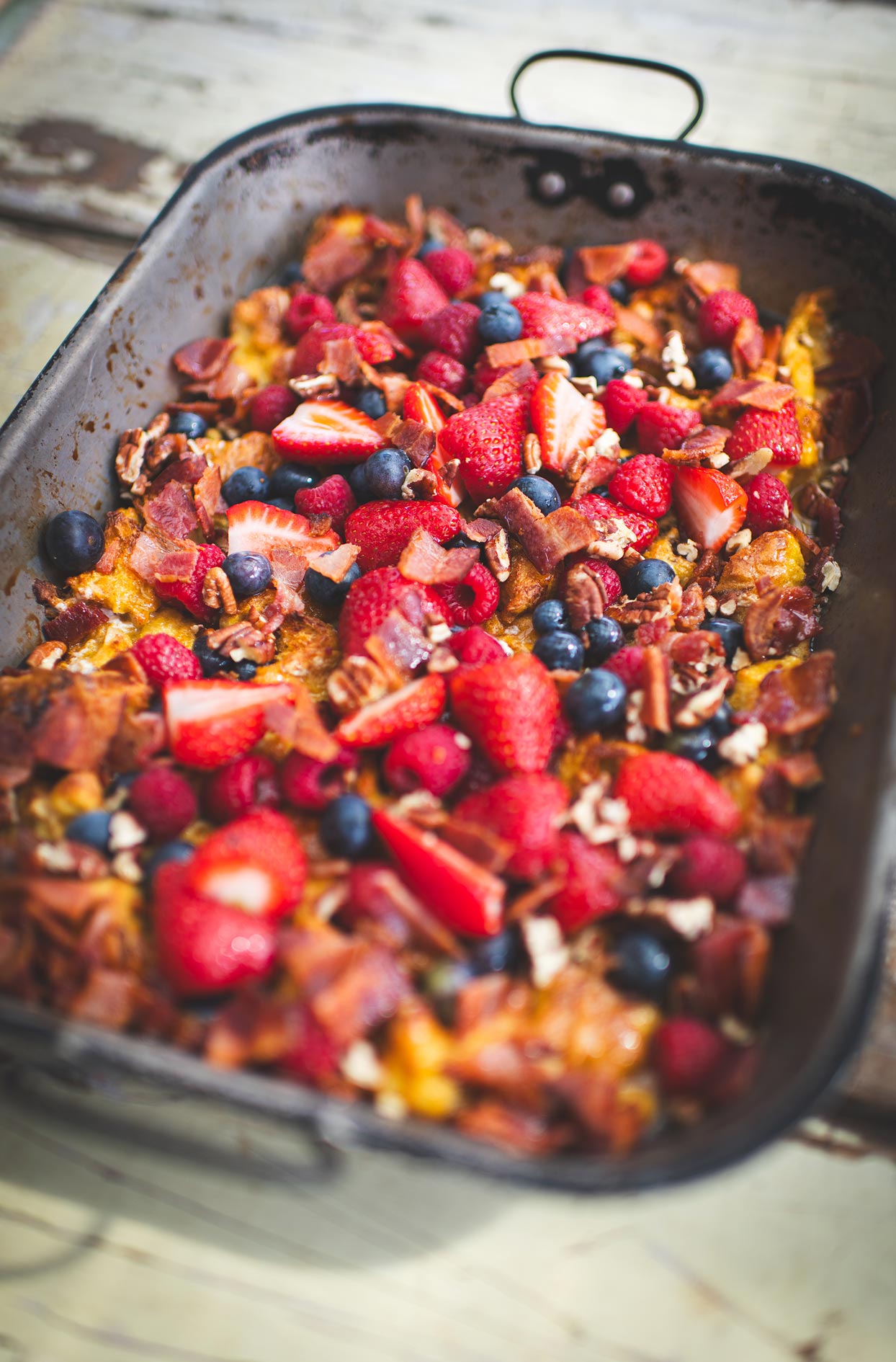 Casserole de brioches au bacon et aux pacanes