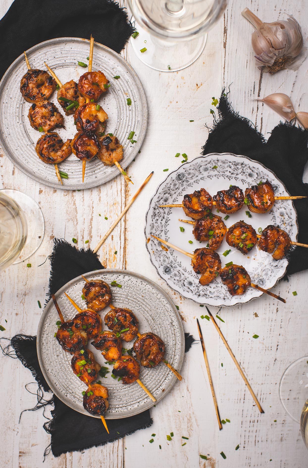 Brochettes de crevettes au miel, à l&rsquo;ail et à la bière