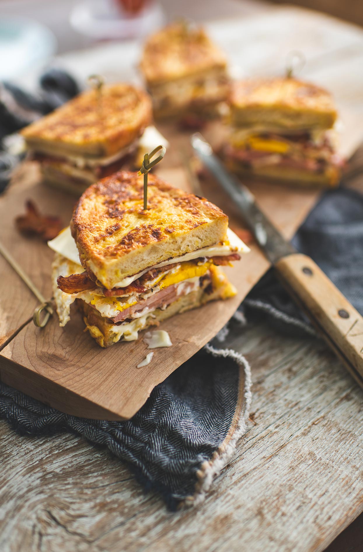 Sandwichs déjeuner au pain doré