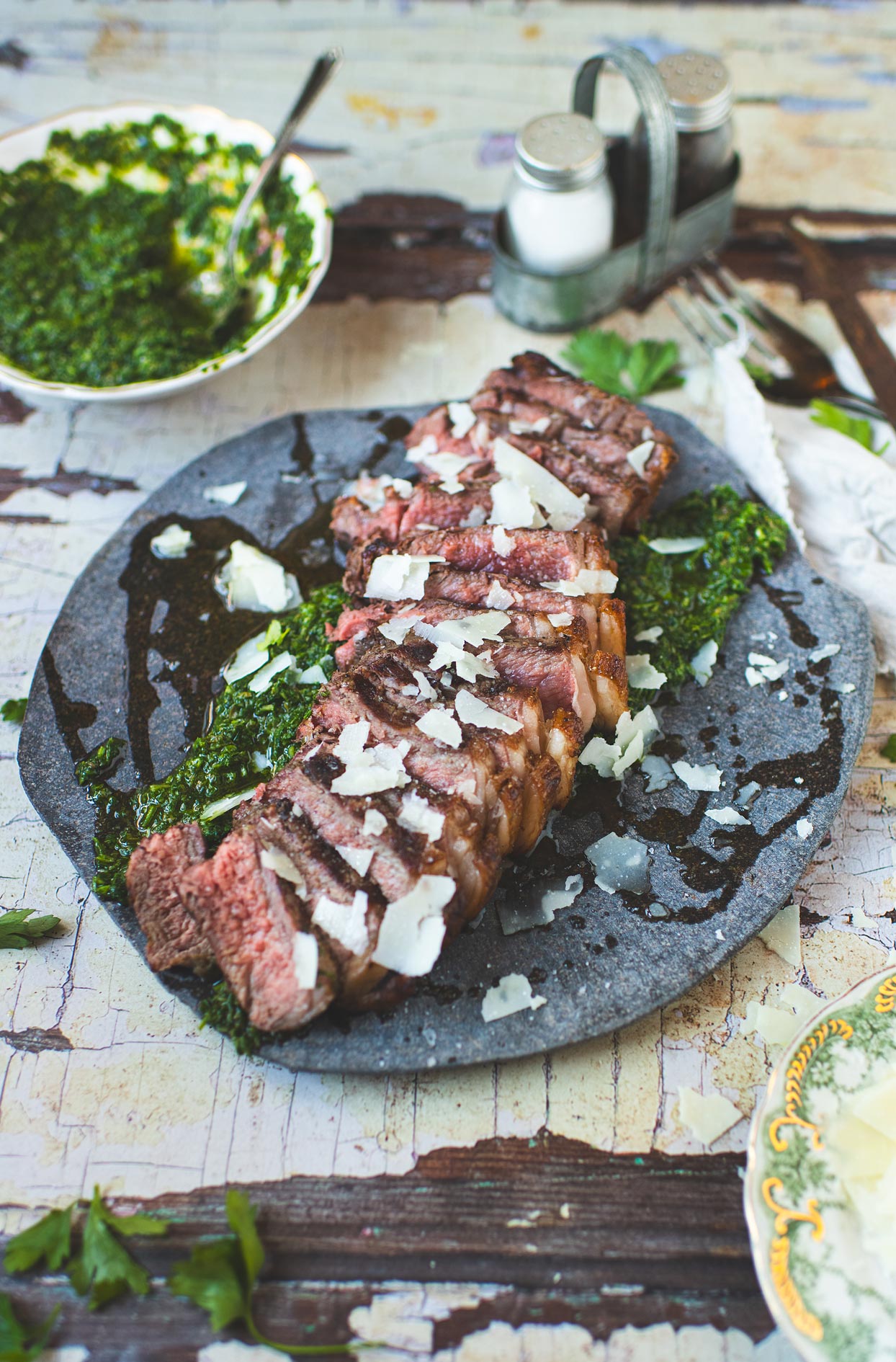 Contre-filet grillé avec salsa verde