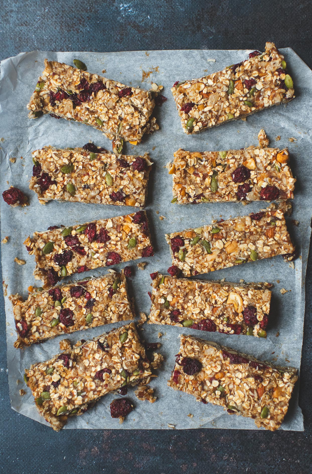 Homemade date granola bars