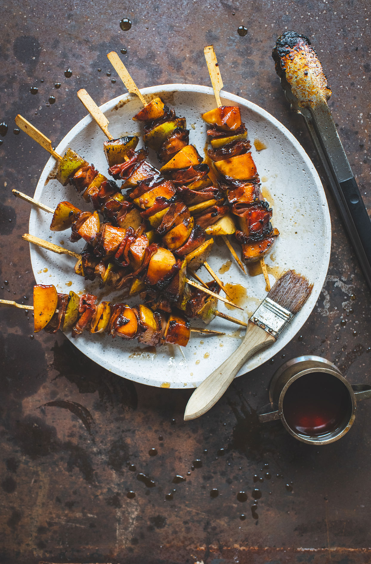 Brochettes de poires et prosciutto avec sauce à l&rsquo;érable