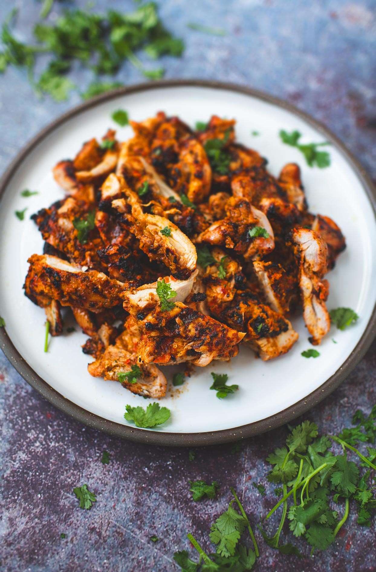 Hauts de cuisses de poulet grillés piri-piri sur le BBQ