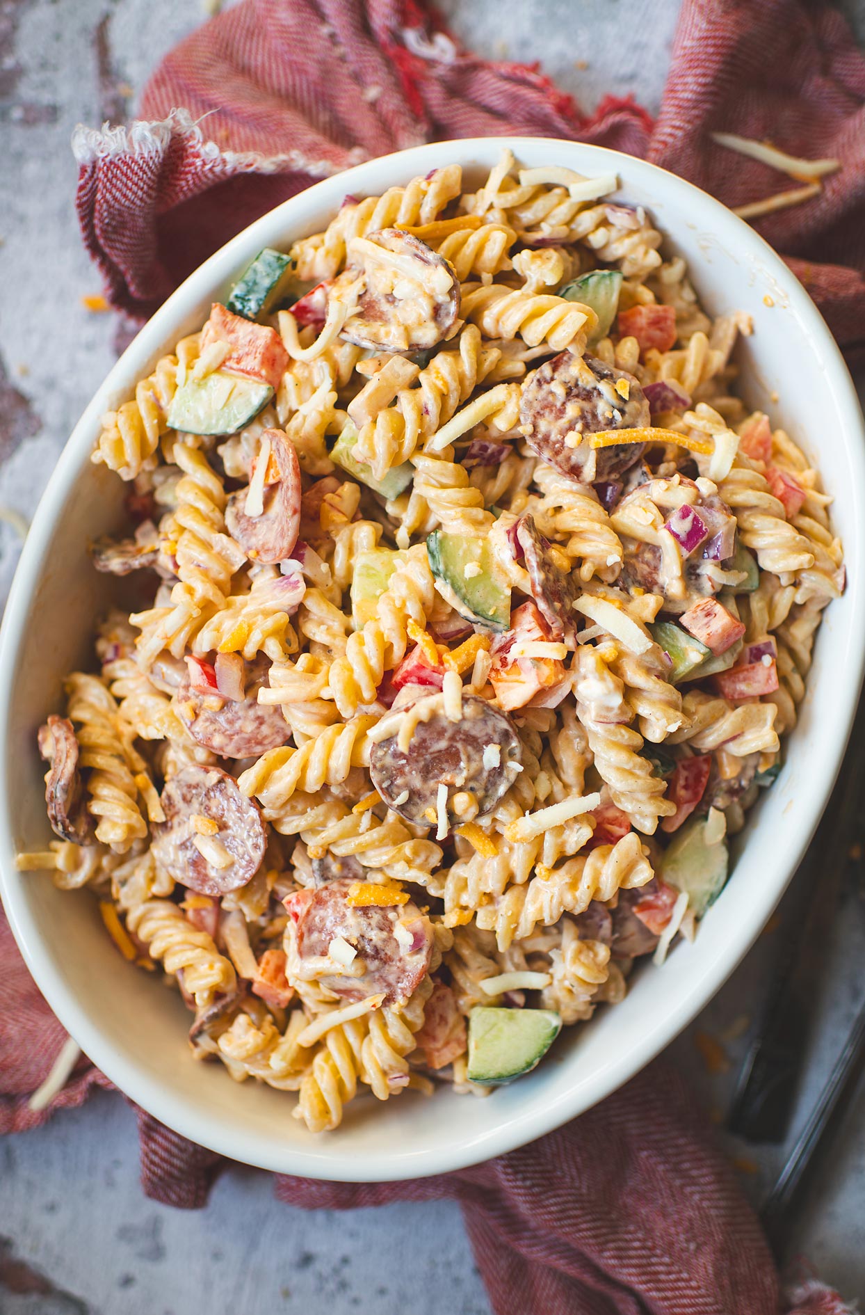 Pepperoni pizza-style pasta salad