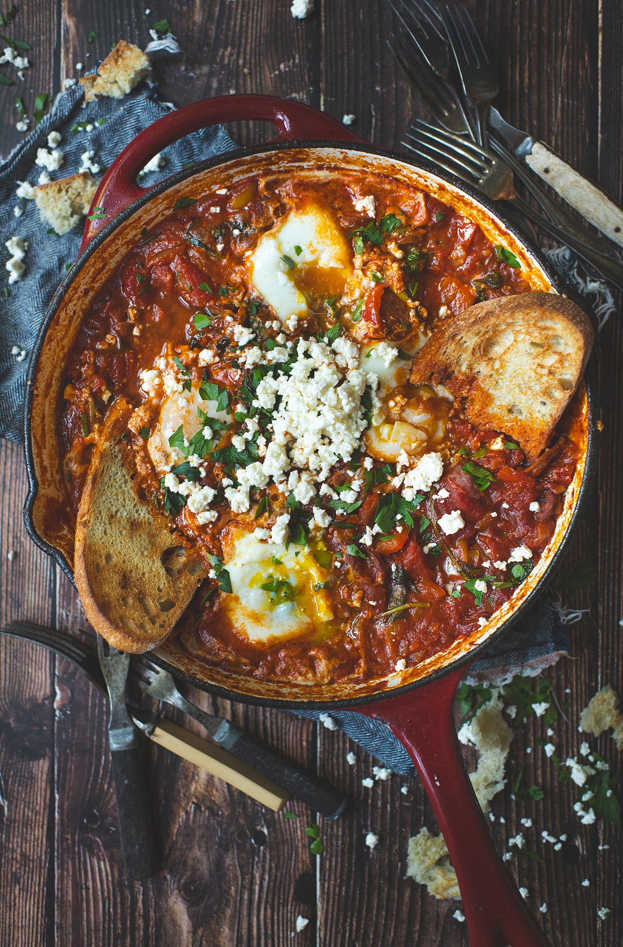 Shakshuka au chorizo, feta et épinards