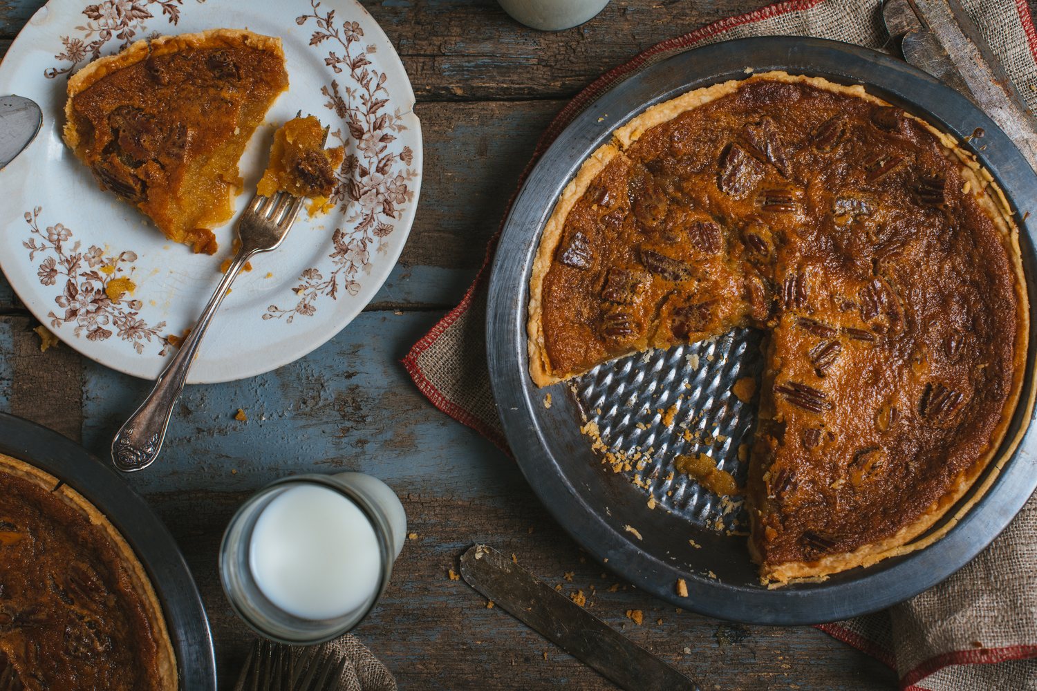 24 Christmas Desserts: Pies, Cakes, Yule Log and Sweet Holiday Treats